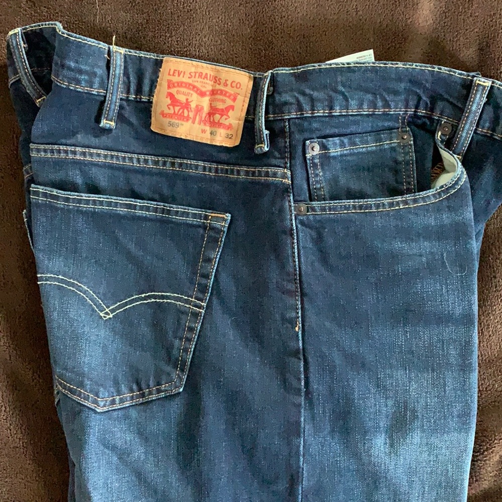 Men’s Levi’s 569 Jeans.